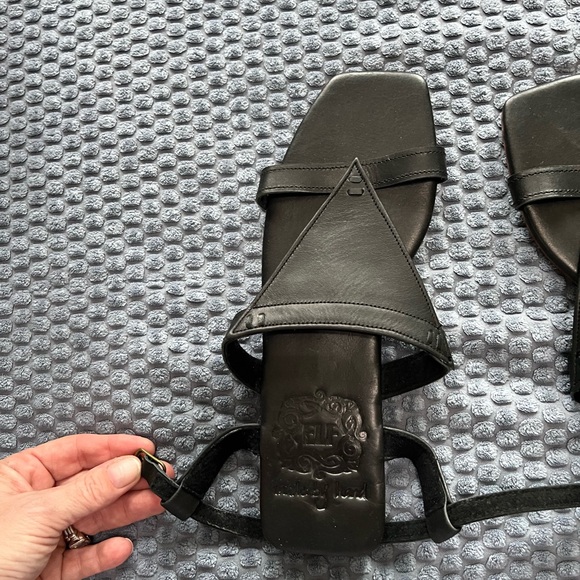 Brand new hand-made black leather sandals. - Picture 2 of 8